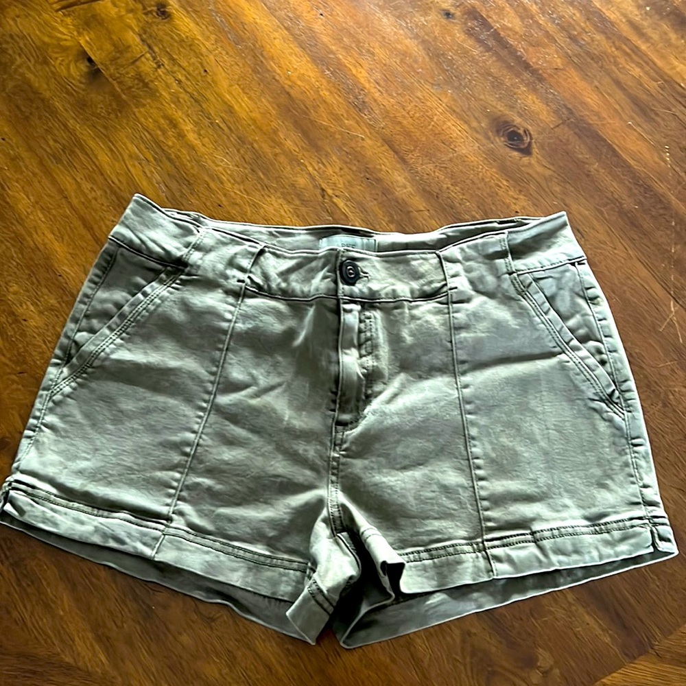 New Buckle Sz 30 shorts Military green soft modal cotton blend.